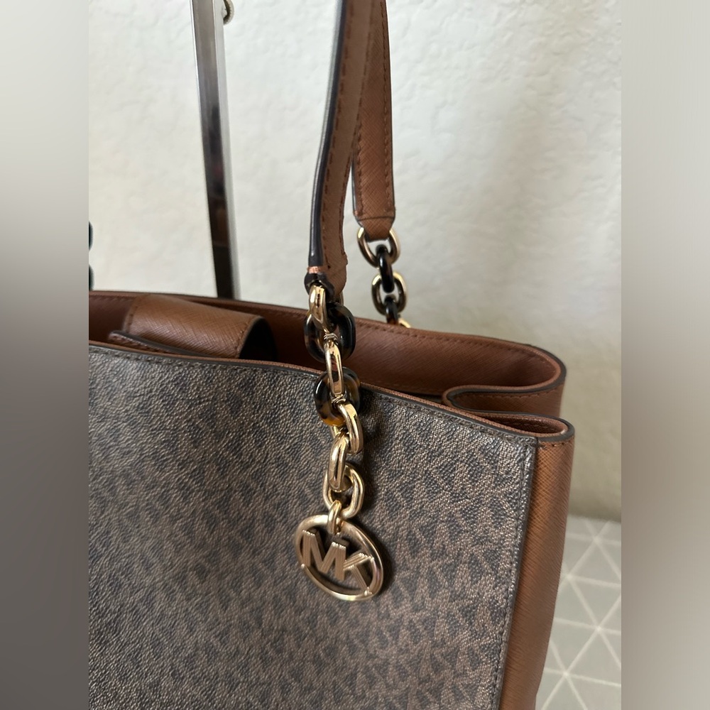 Michael Kors Sofia Large Tote - Picture 2 of 14